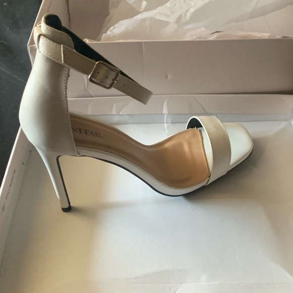 White — square toe sandle heels - Picture 8 of 9